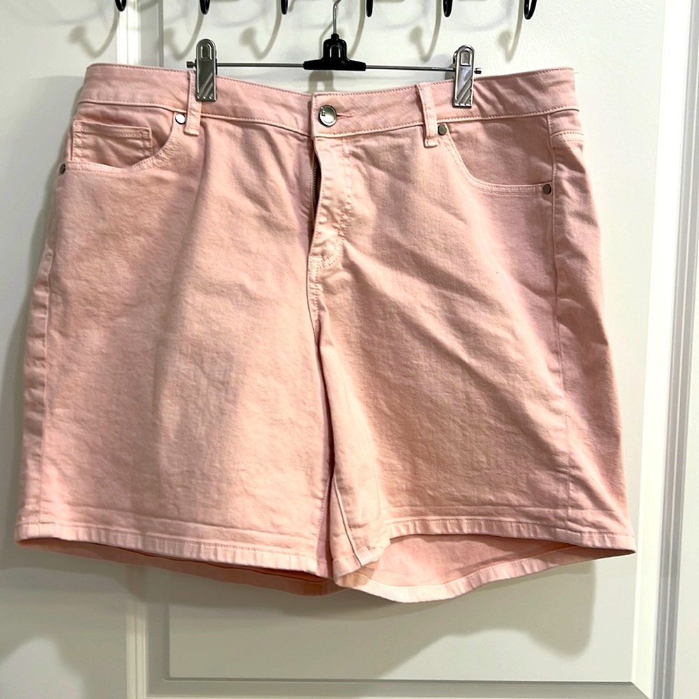 Lane Bryant girlfriend size 18 shorts creamy light pink denim 5 pocket